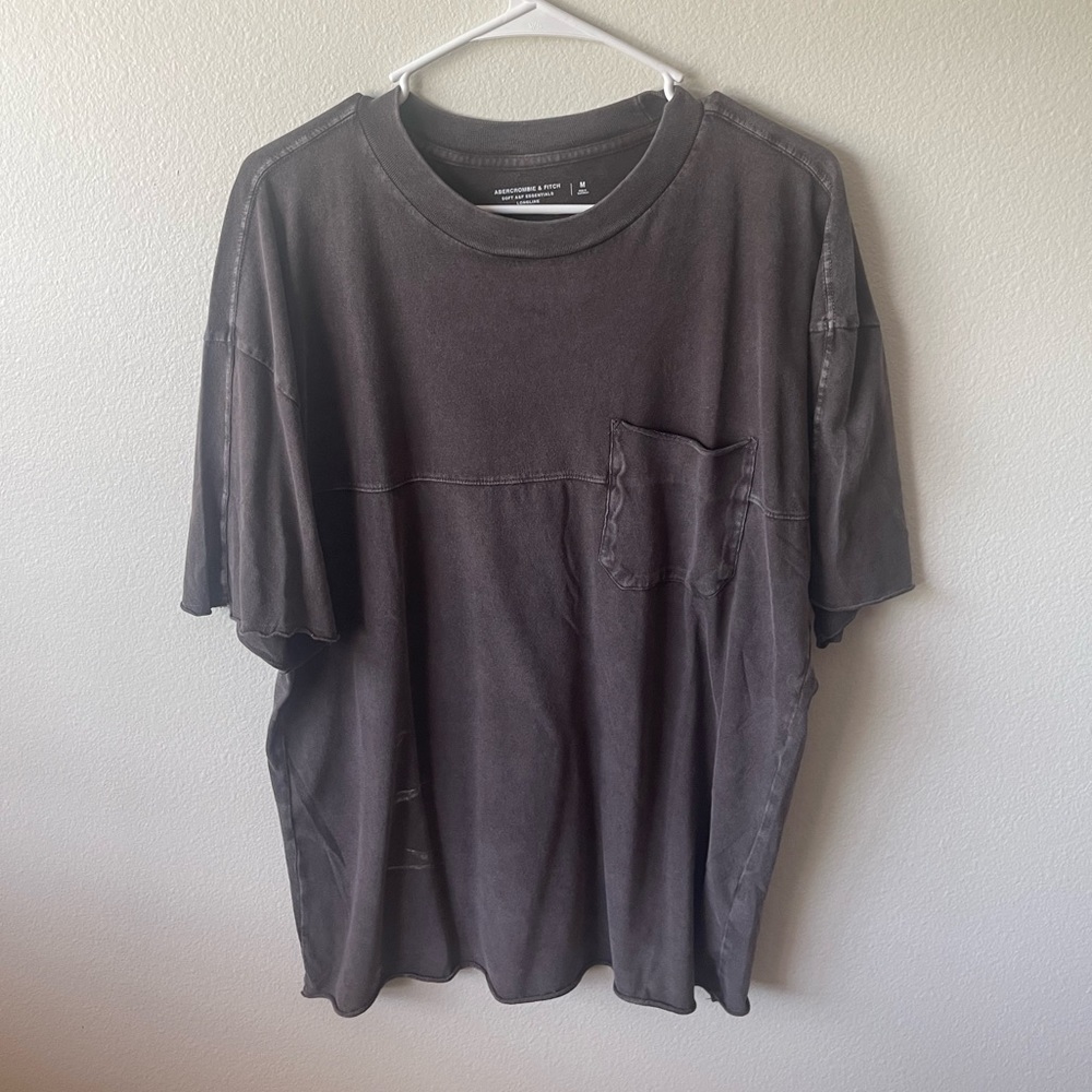 Abercrombie ‘beat up’ tshirt look.